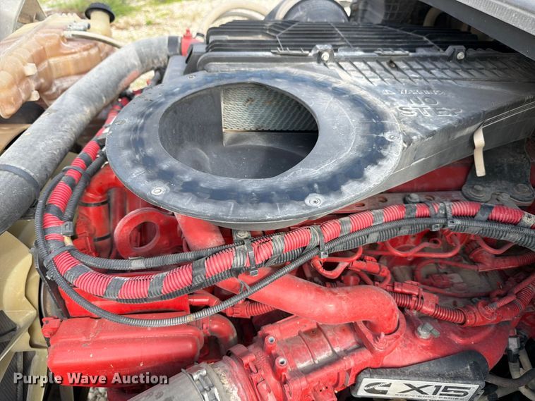 image for item YA3667 2019 International LT625 semi truck