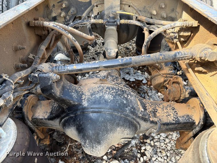 image for item YA3667 2019 International LT625 semi truck