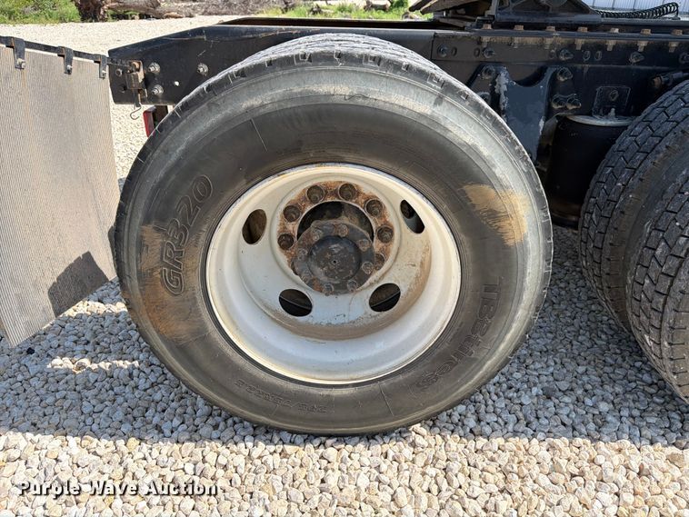 image for item YA3667 2019 International LT625 semi truck