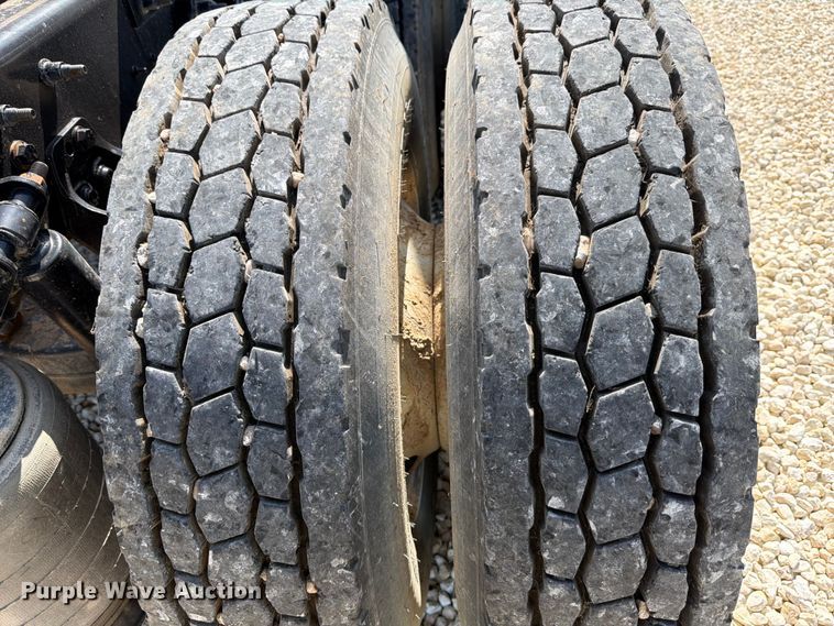 image for item YA3667 2019 International LT625 semi truck