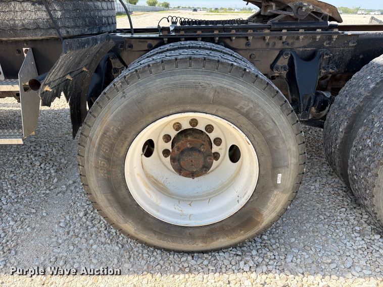 image for item YA3667 2019 International LT625 semi truck
