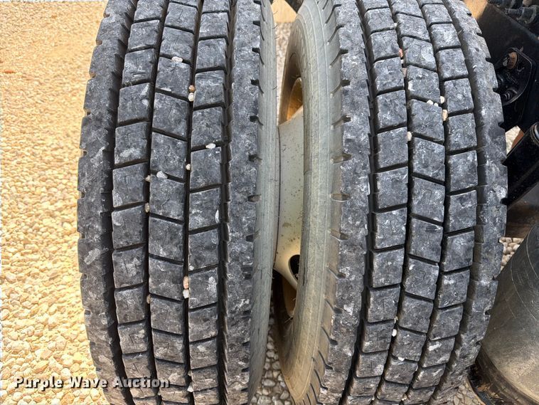 image for item YA3667 2019 International LT625 semi truck