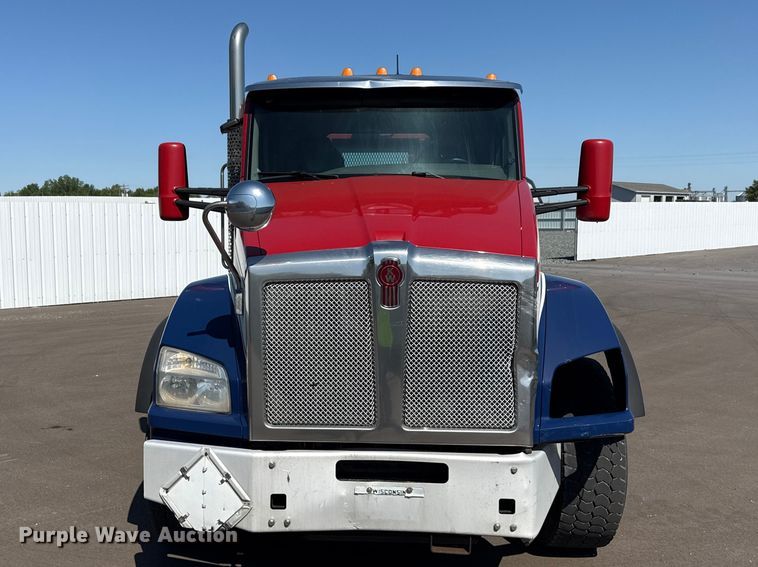 image for item YA3740 2015 Kenworth T880 flatbed truck