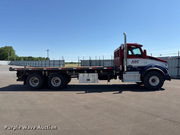 image for item YA3740 2015 Kenworth T880 flatbed truck