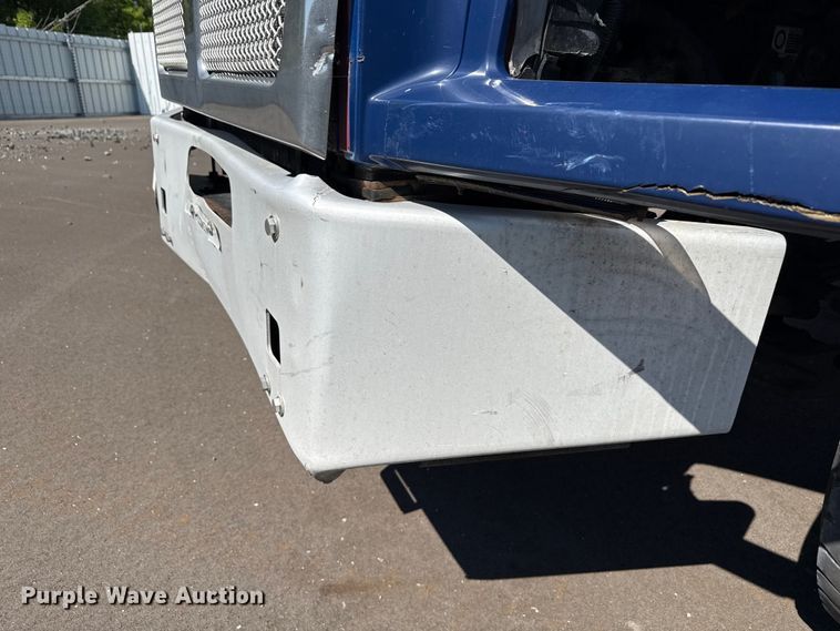 image for item YA3740 2015 Kenworth T880 flatbed truck