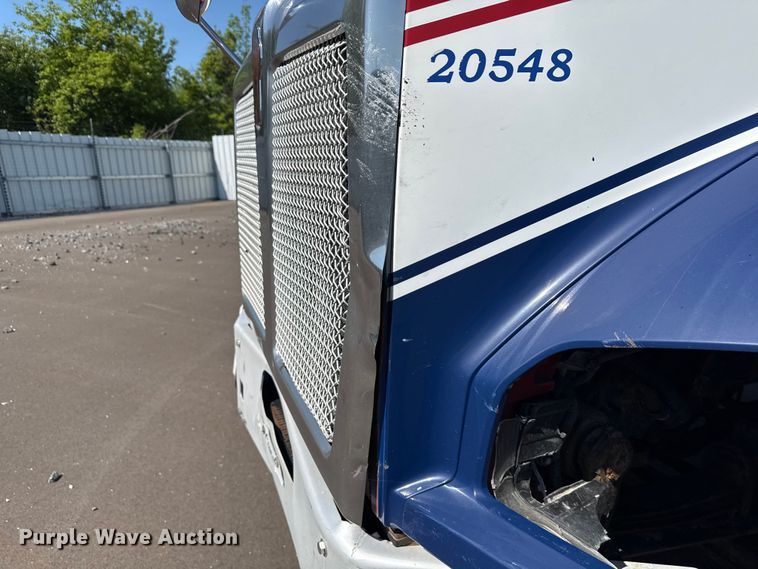 image for item YA3740 2015 Kenworth T880 flatbed truck
