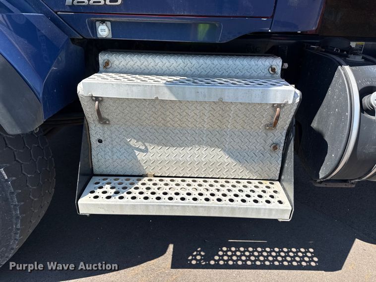 image for item YA3740 2015 Kenworth T880 flatbed truck