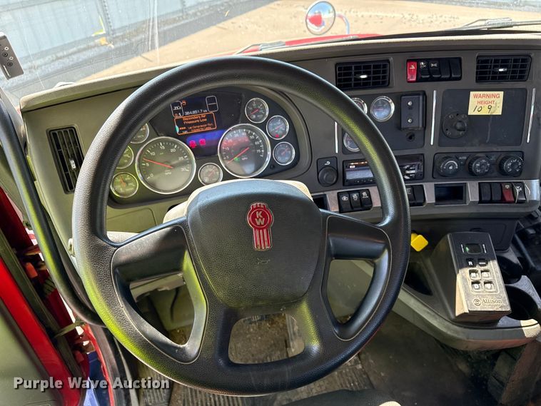 image for item YA3740 2015 Kenworth T880 flatbed truck