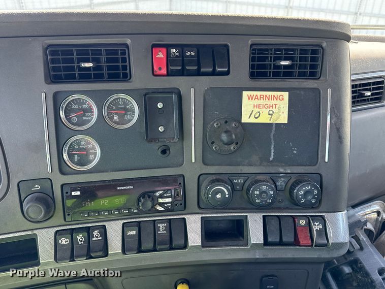 image for item YA3740 2015 Kenworth T880 flatbed truck