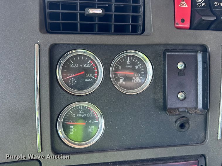 image for item YA3740 2015 Kenworth T880 flatbed truck