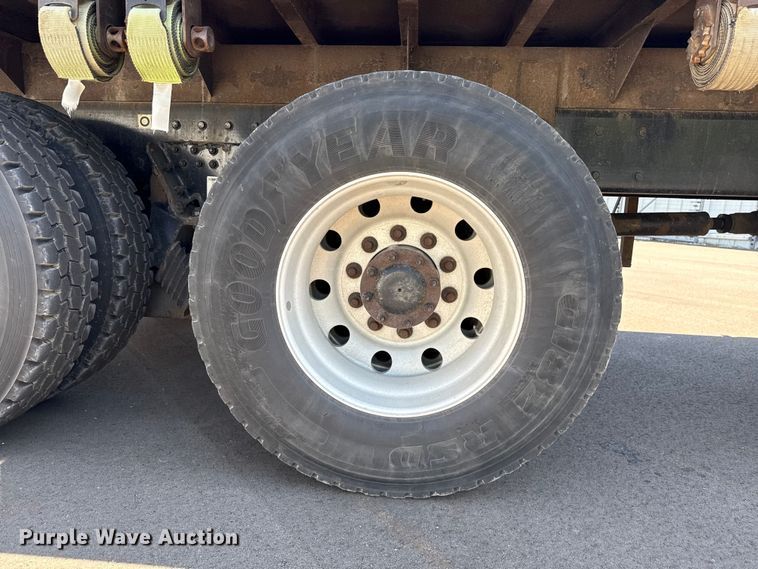 image for item YA3740 2015 Kenworth T880 flatbed truck