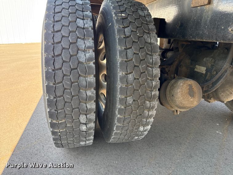 image for item YA3740 2015 Kenworth T880 flatbed truck