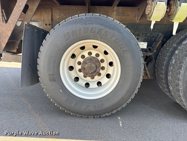 image for item YA3740 2015 Kenworth T880 flatbed truck
