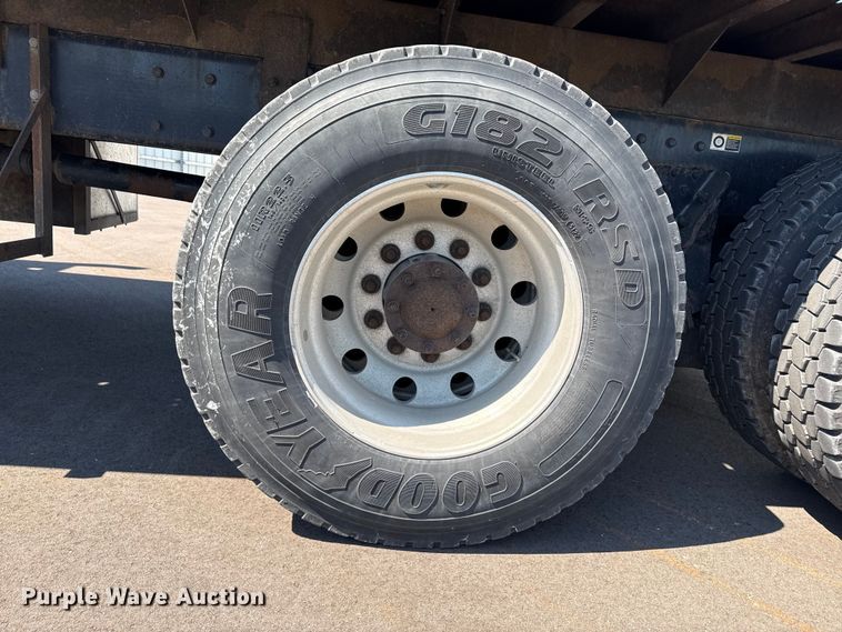 image for item YA3740 2015 Kenworth T880 flatbed truck