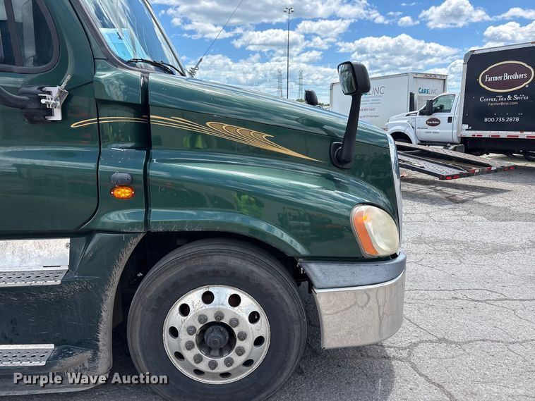 image for item YA3749 2018 Freightliner Cascadia semi truck