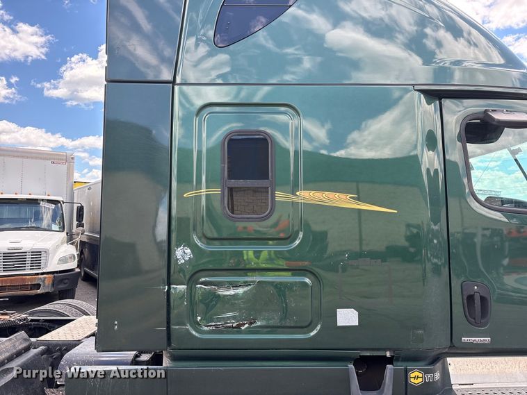 image for item YA3749 2018 Freightliner Cascadia semi truck