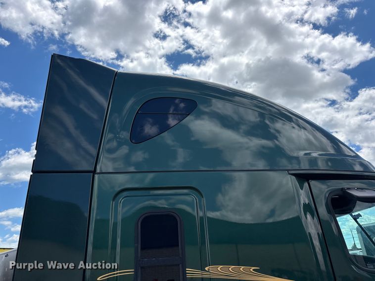 image for item YA3749 2018 Freightliner Cascadia semi truck
