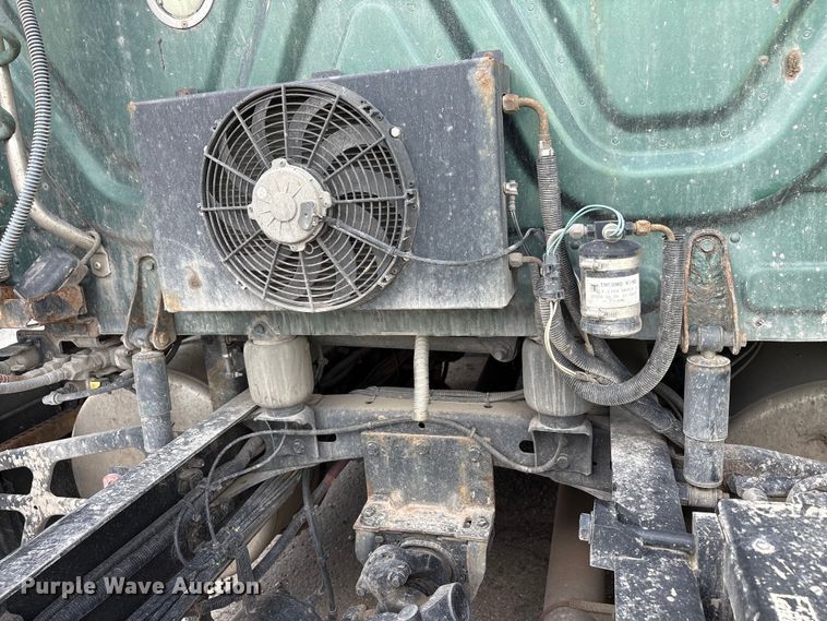 image for item YA3749 2018 Freightliner Cascadia semi truck
