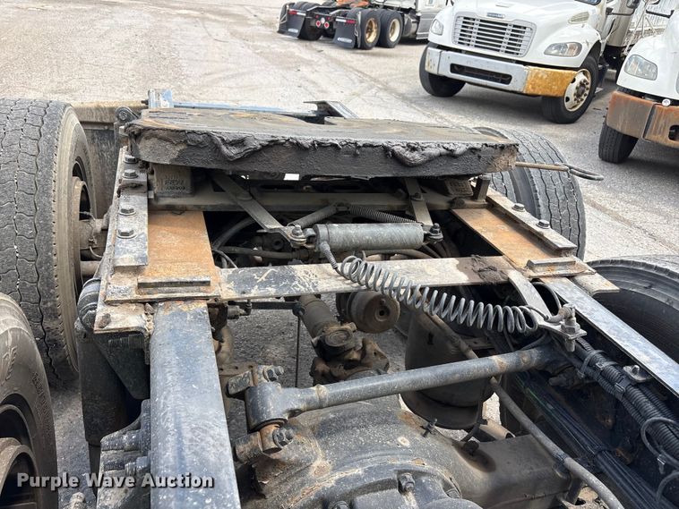 image for item YA3749 2018 Freightliner Cascadia semi truck