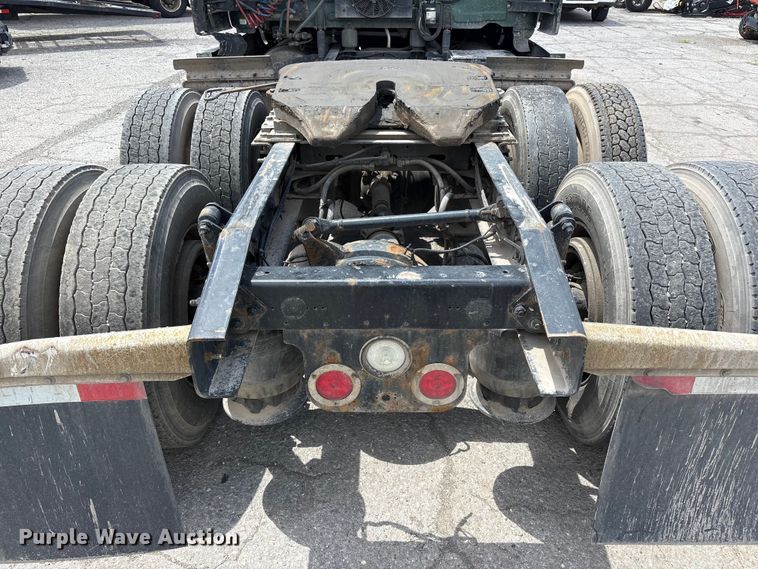 image for item YA3749 2018 Freightliner Cascadia semi truck