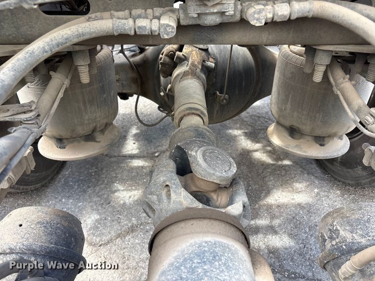 image for item YA3749 2018 Freightliner Cascadia semi truck