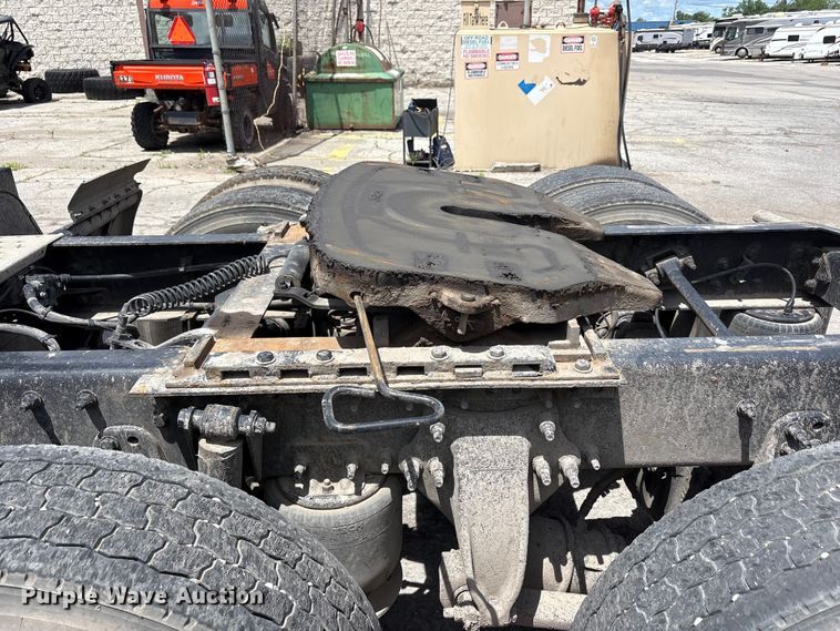 image for item YA3749 2018 Freightliner Cascadia semi truck