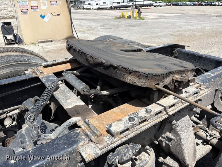 image for item YA3749 2018 Freightliner Cascadia semi truck