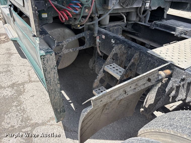 image for item YA3749 2018 Freightliner Cascadia semi truck