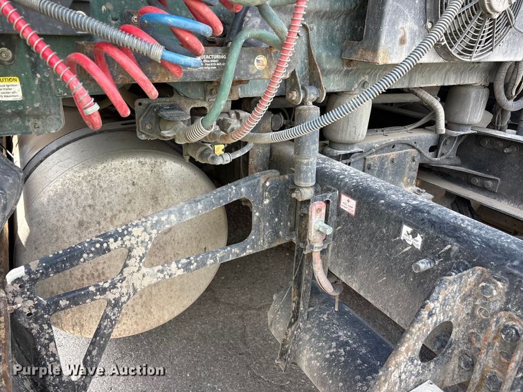 image for item YA3749 2018 Freightliner Cascadia semi truck