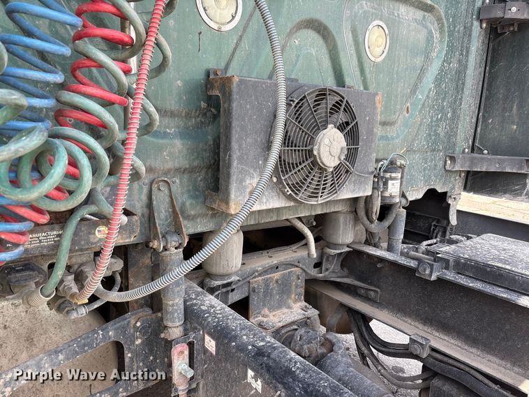 image for item YA3749 2018 Freightliner Cascadia semi truck