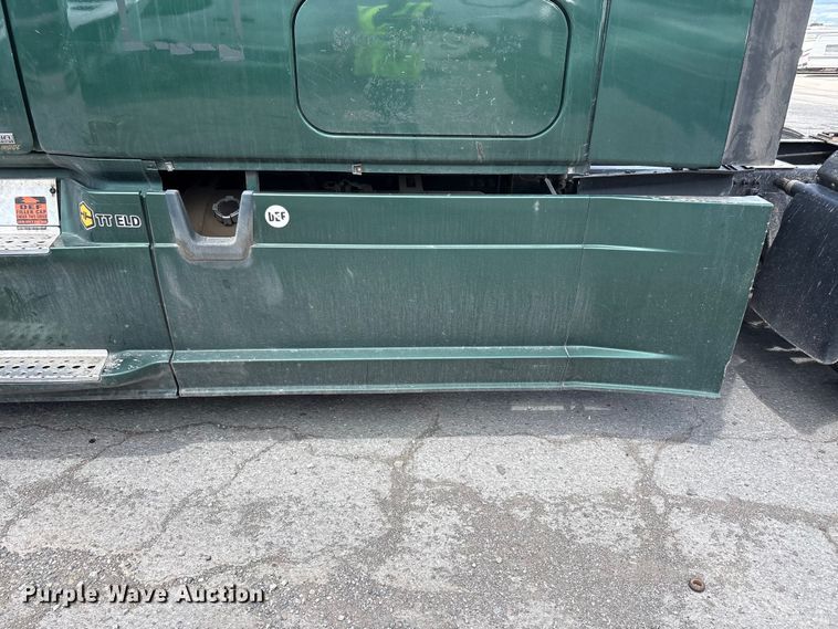 image for item YA3749 2018 Freightliner Cascadia semi truck