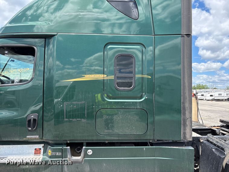 image for item YA3749 2018 Freightliner Cascadia semi truck