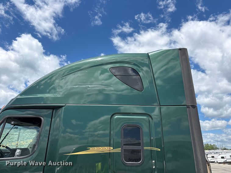 image for item YA3749 2018 Freightliner Cascadia semi truck