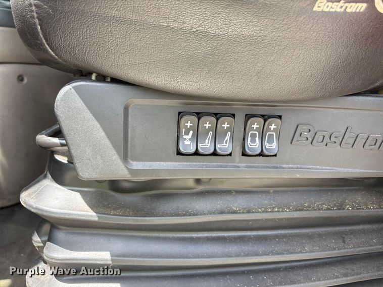 image for item YA3749 2018 Freightliner Cascadia semi truck