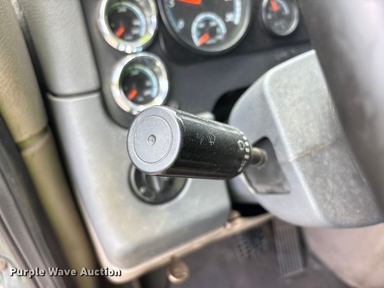 image for item YA3749 2018 Freightliner Cascadia semi truck