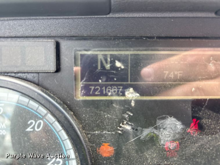 image for item YA3749 2018 Freightliner Cascadia semi truck