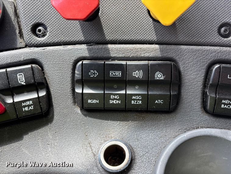 image for item YA3749 2018 Freightliner Cascadia semi truck