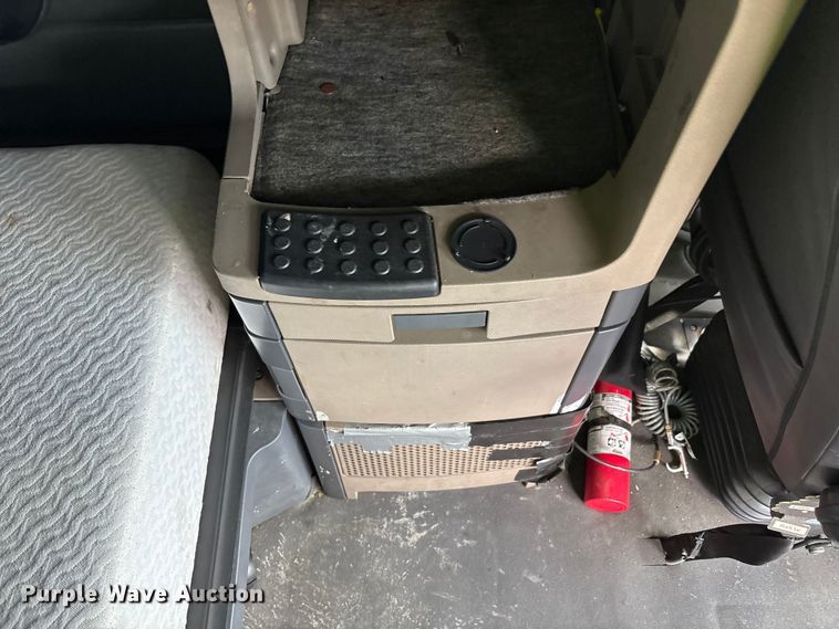 image for item YA3749 2018 Freightliner Cascadia semi truck