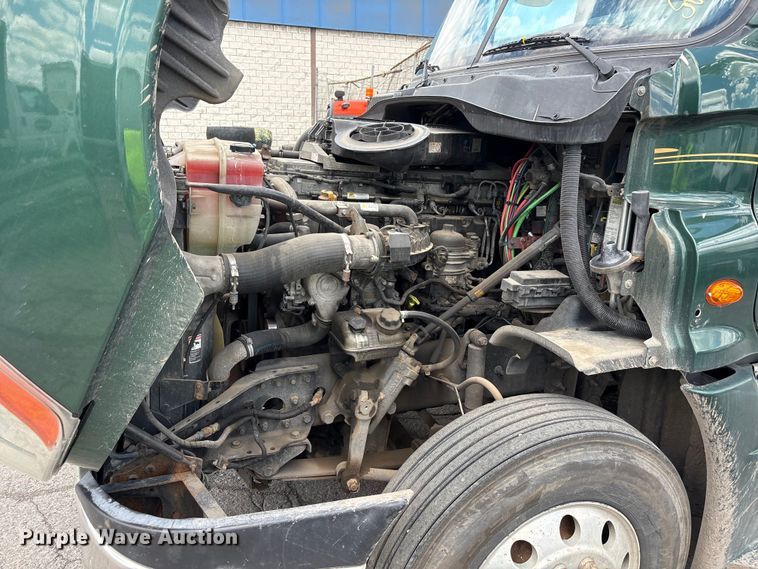 image for item YA3749 2018 Freightliner Cascadia semi truck