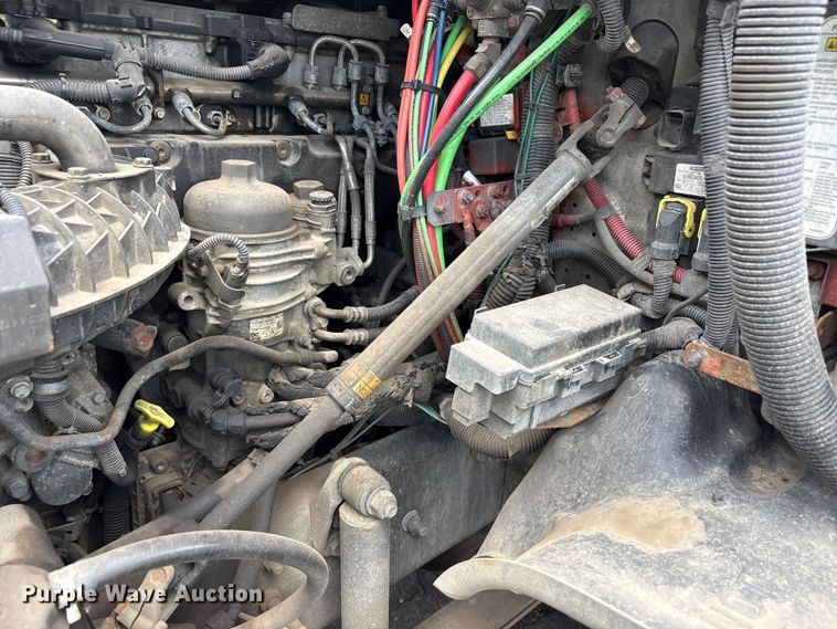 image for item YA3749 2018 Freightliner Cascadia semi truck