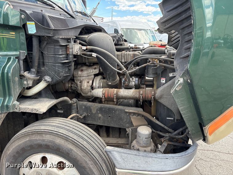 image for item YA3749 2018 Freightliner Cascadia semi truck