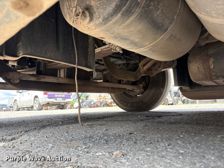 image for item YA3749 2018 Freightliner Cascadia semi truck