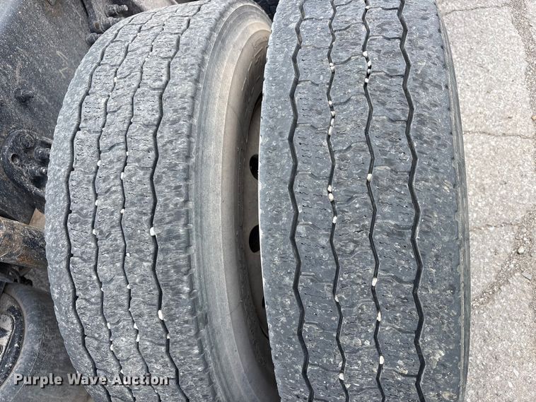 image for item YA3749 2018 Freightliner Cascadia semi truck