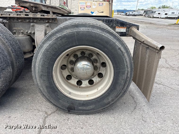 image for item YA3749 2018 Freightliner Cascadia semi truck