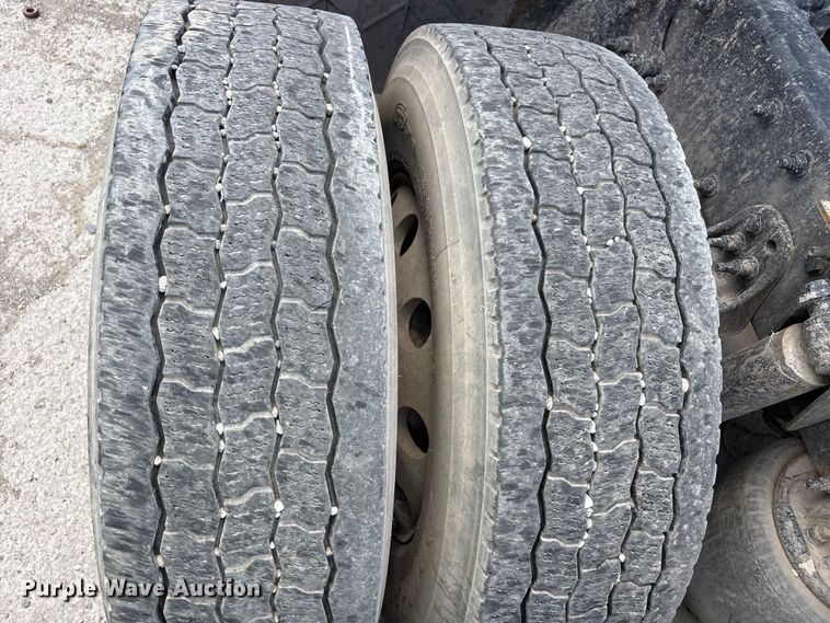 image for item YA3749 2018 Freightliner Cascadia semi truck