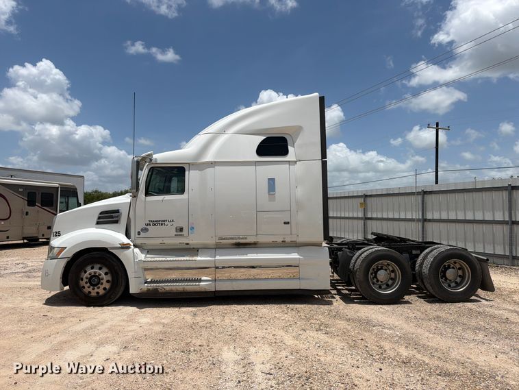 image for item YA3812 2022 Western Star 5700XE semi truck