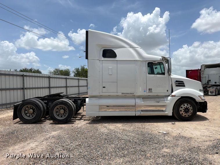 image for item YA3813 2022 Western Star 5700XE semi truck