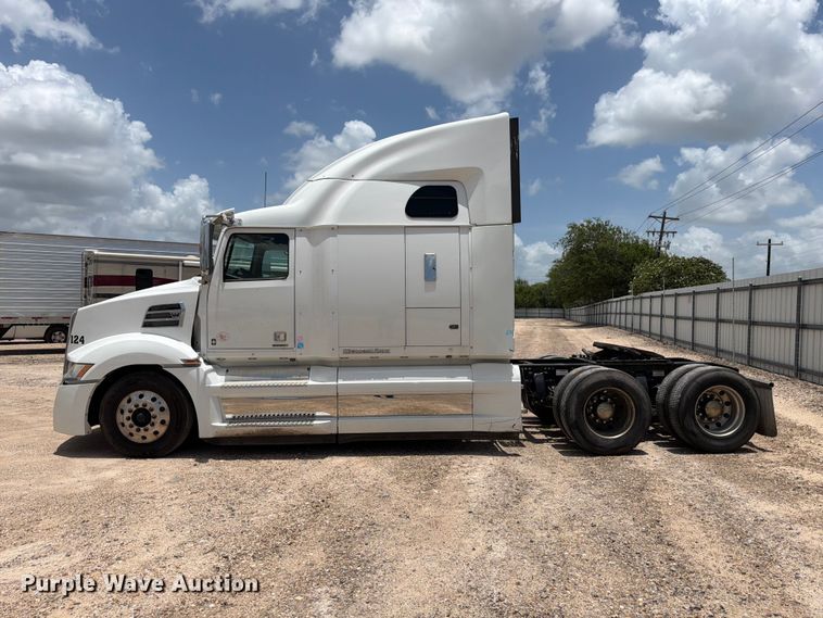 image for item YA3813 2022 Western Star 5700XE semi truck