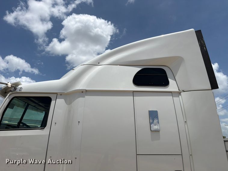 image for item YA3813 2022 Western Star 5700XE semi truck