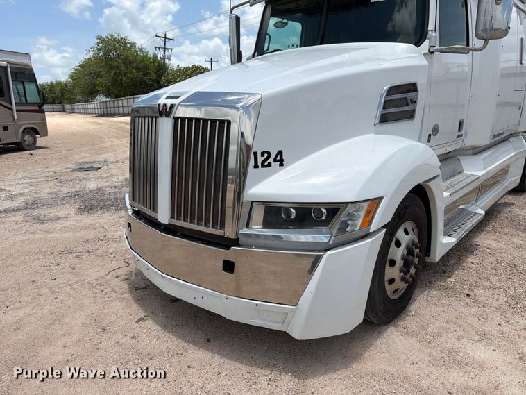 image for item YA3813 2022 Western Star 5700XE semi truck